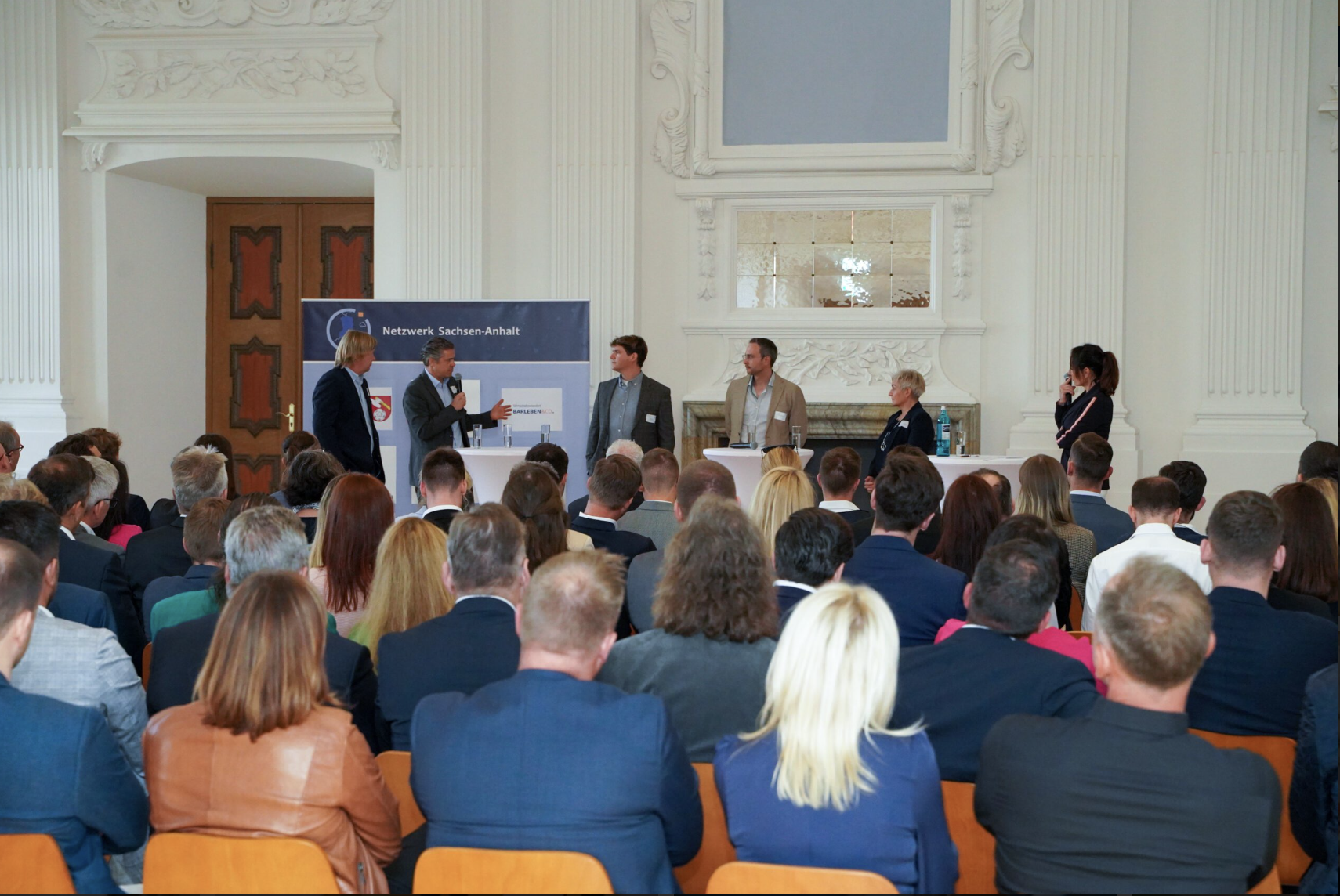 Podiumsdiskussion beim Campus Talk 2.0 in Magdeburg mit Studierenden, Azubis und Wirtschaftsvertreterinnen