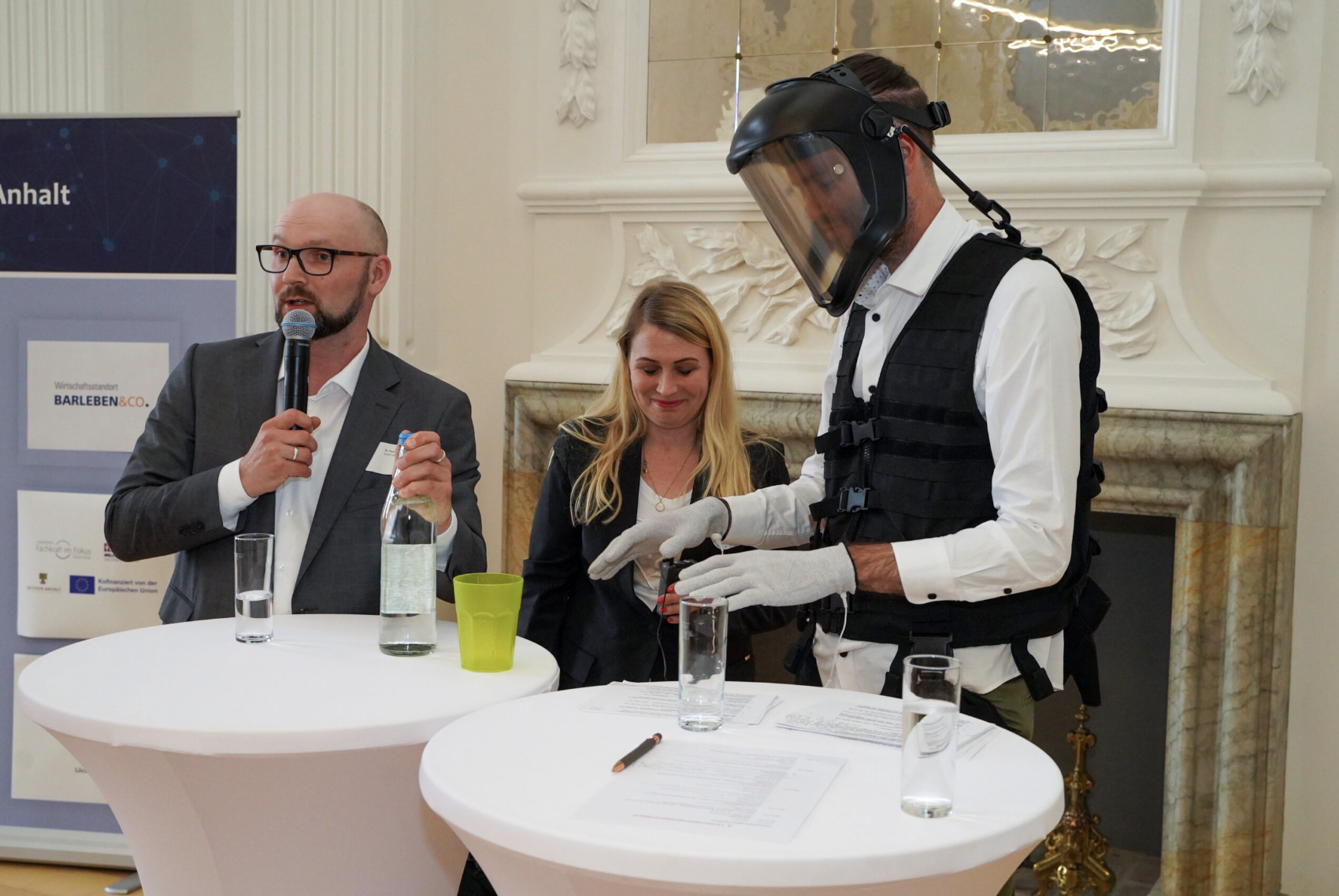 EvacTrain Pitch – Demonstration des Spezialanzugs